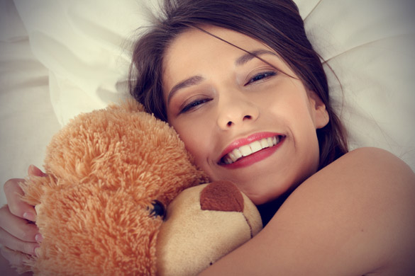 smiling-woman-with-teddy-bear
