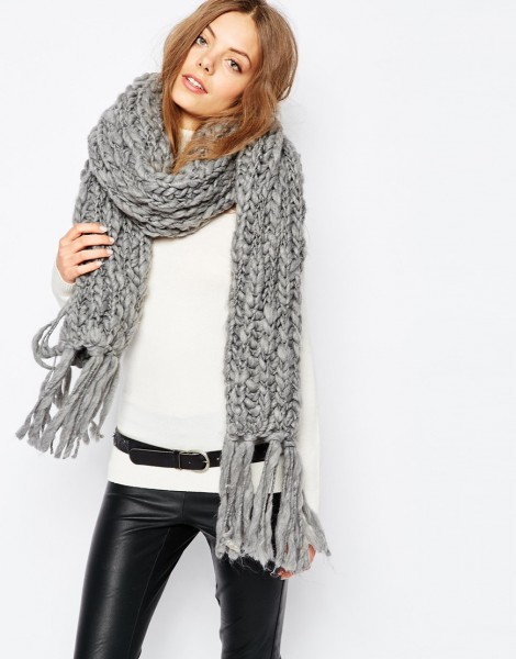 Grey knit scarf.