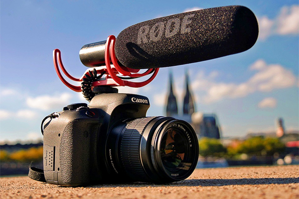 canon camera with rode microphone - mic