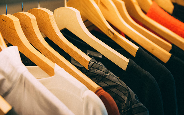 hangers-closet-clothe