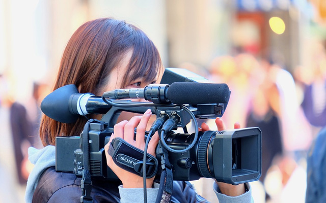 camerawomen video director auteur