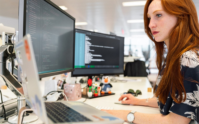 women tech career gender gap computer code